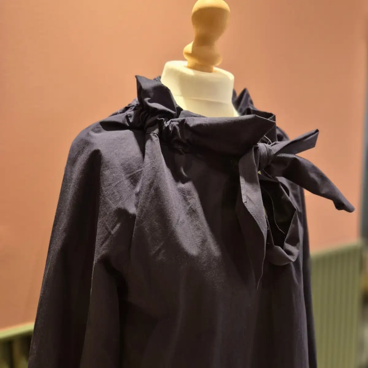 Chemise Lavallière bleue marine