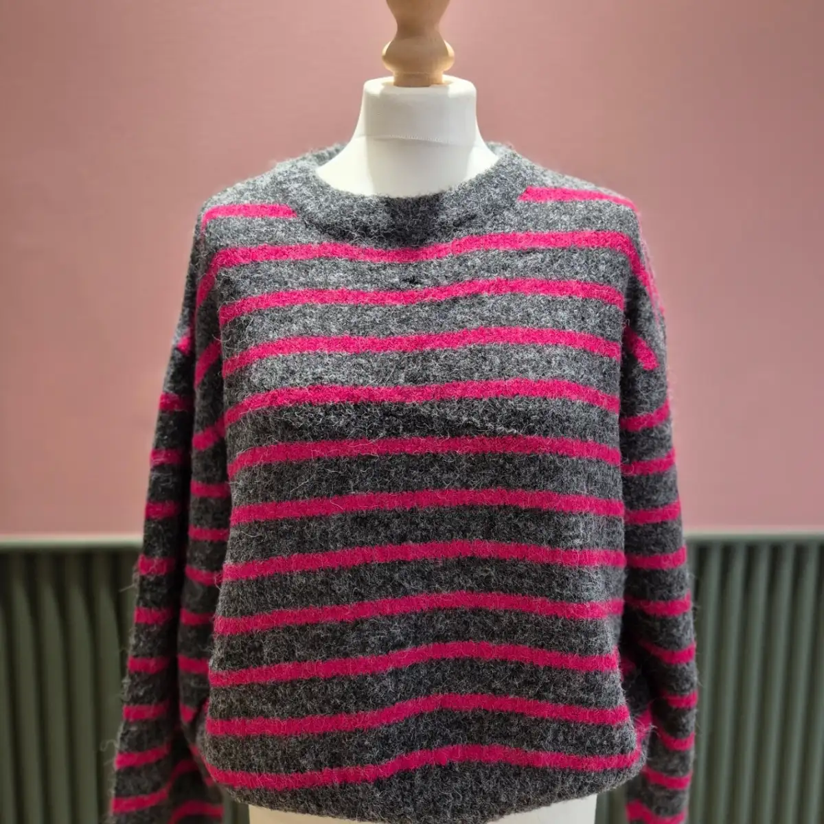 Pull tout doux rayé rouge et gris