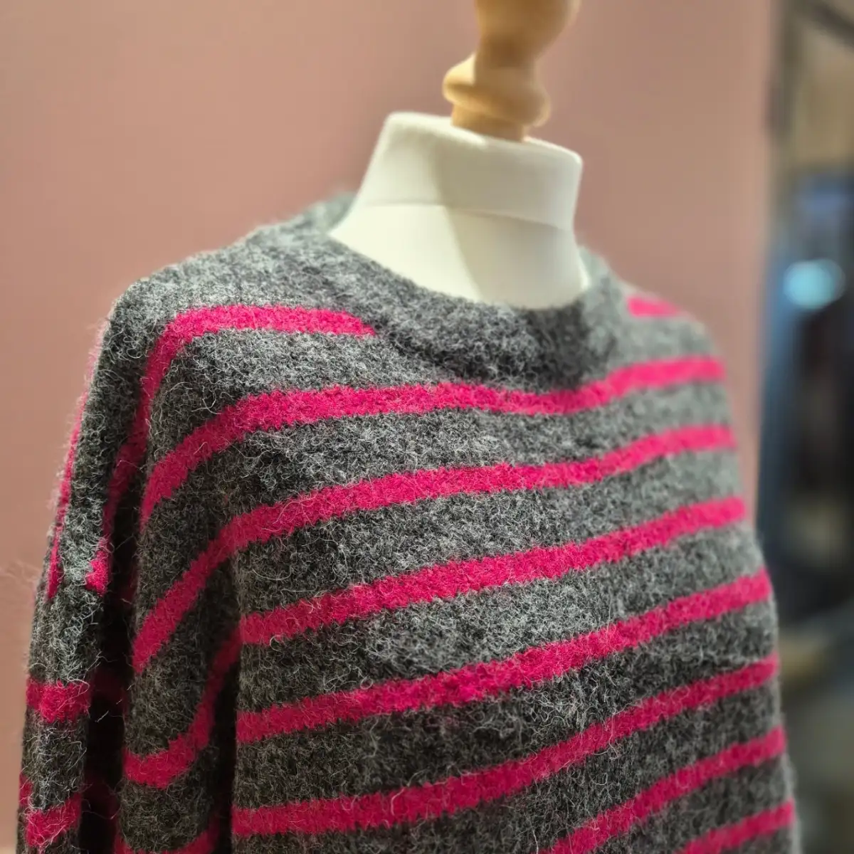 Pull tout doux rayé rouge et gris