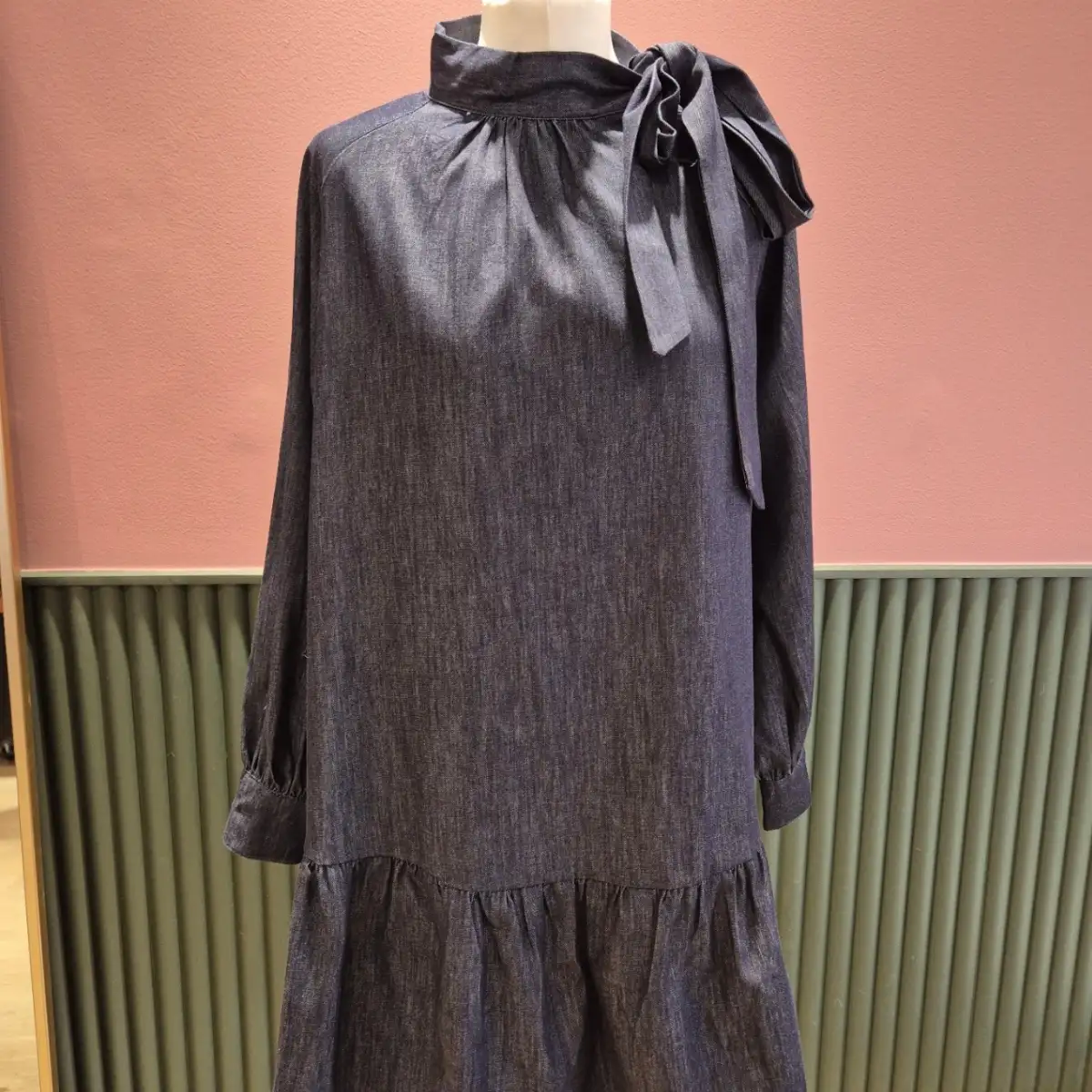 Robe col lavallière en jean