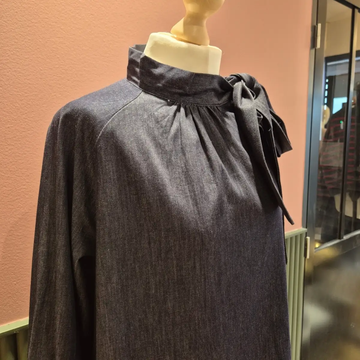 Robe col lavallière en jean